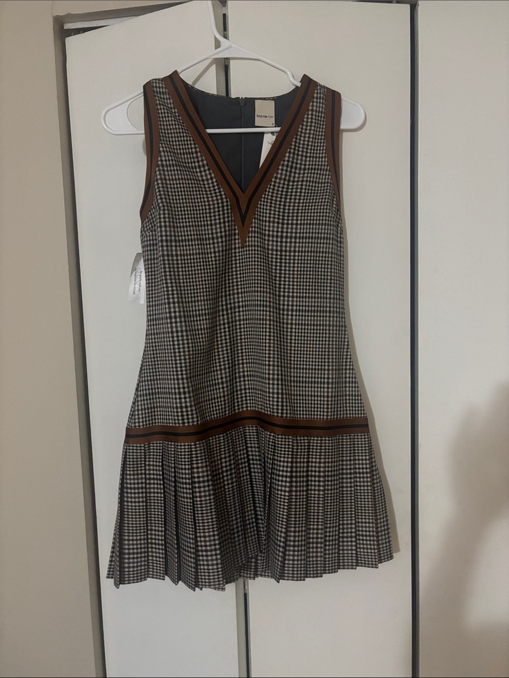 Anthro NWT Sleeveless Houndstooth V-Neck Pleated Dress in Brown and Black